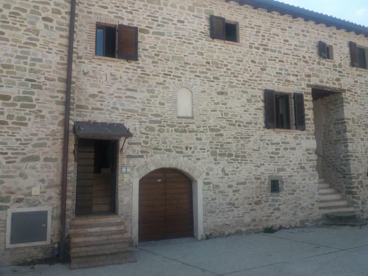 Ospitaci Appartamenti Giove Valtopina Bagian luar foto